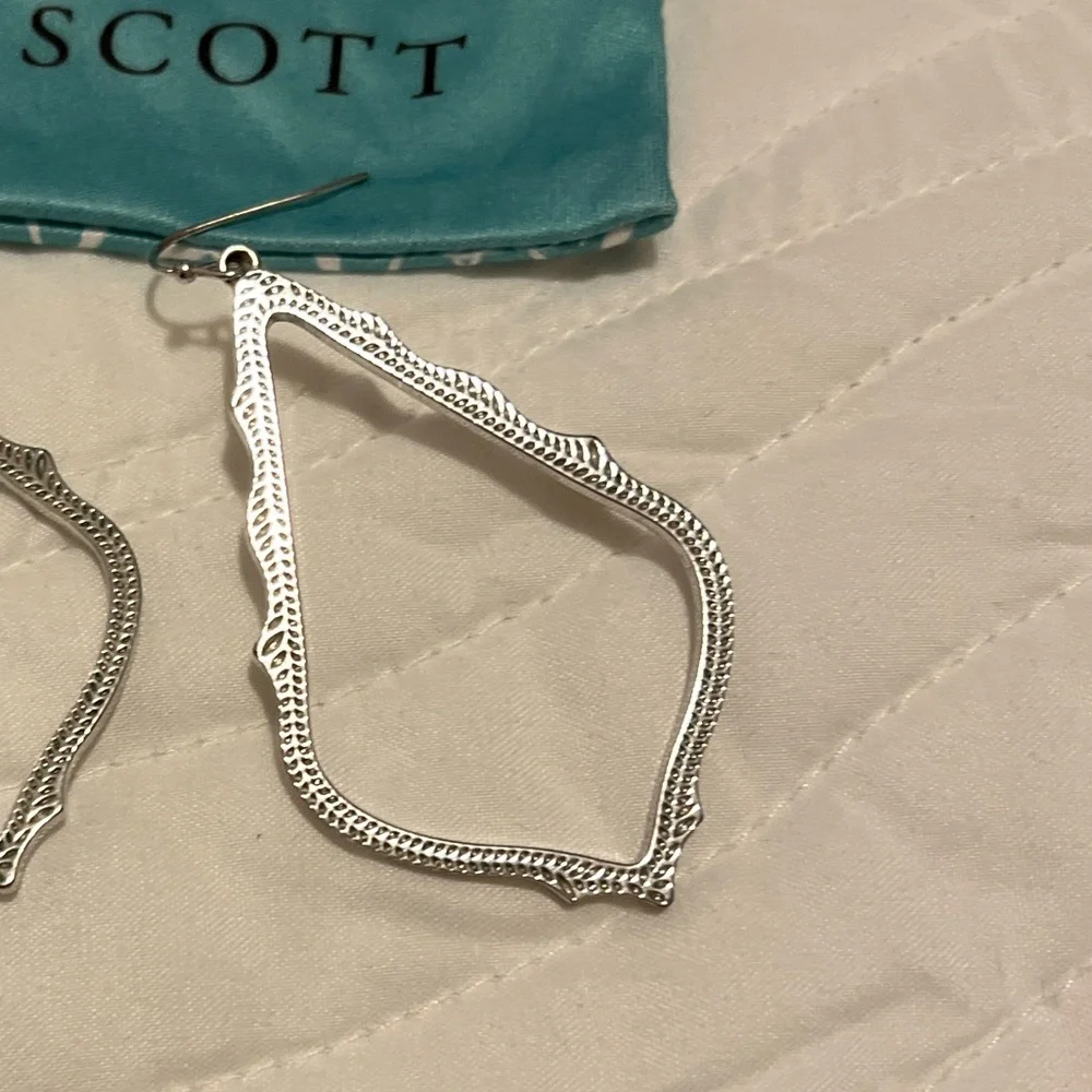 Kendra Scott Sophee Drop Earrings in Silver - Picture 3 of 5
